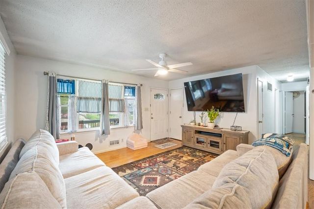 406 Elmwood Avenue, Kansas City, MO 64124
