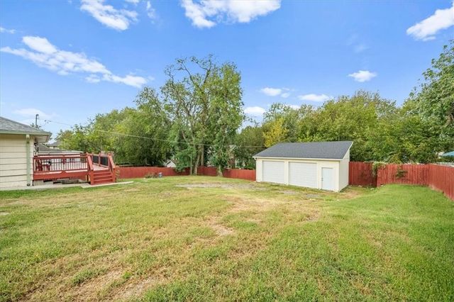 406 Elmwood Avenue, Kansas City, MO 64124