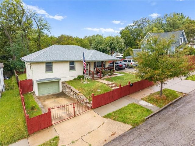 406 Elmwood Avenue, Kansas City, MO 64124