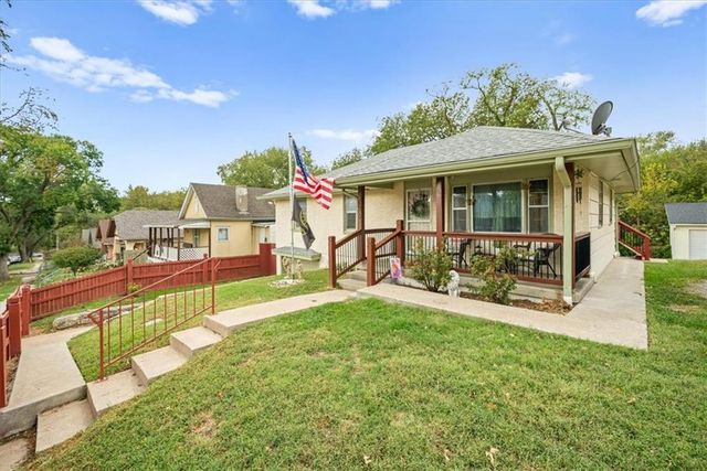 406 Elmwood Avenue, Kansas City, MO 64124