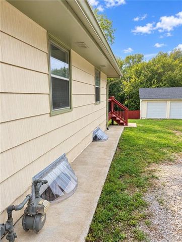 406 Elmwood Avenue, Kansas City, MO 64124