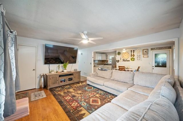 406 Elmwood Avenue, Kansas City, MO 64124