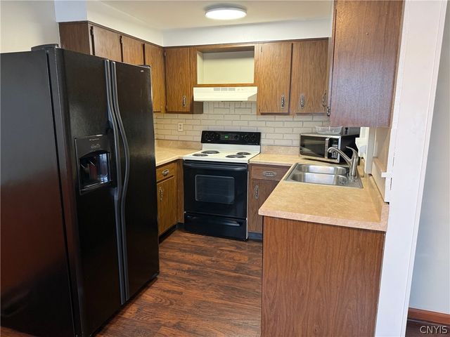 4176B Burningtree Road, Clay, NY 13090