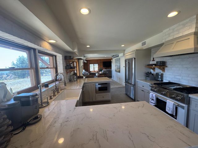 20146 Nicholas Road, Clovis, CA 93619
