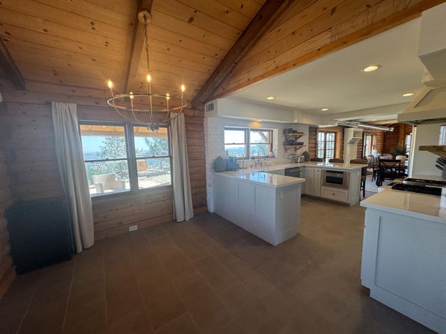20146 Nicholas Road, Clovis, CA 93619