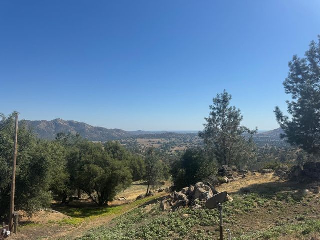 20146 Nicholas Road, Clovis, CA 93619