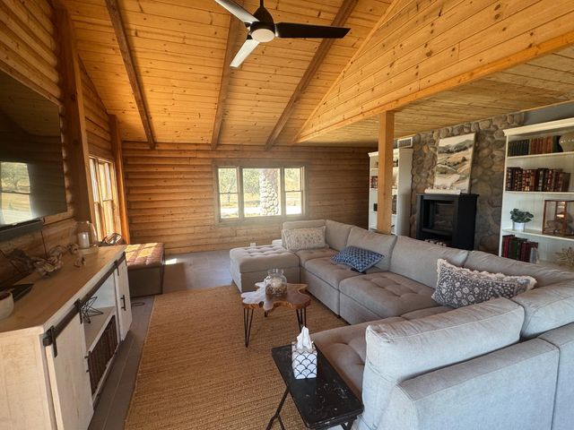 20146 Nicholas Road, Clovis, CA 93619