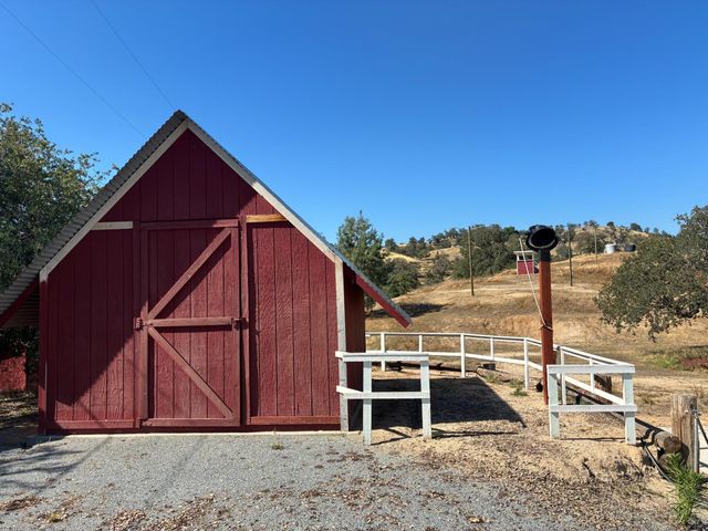 20146 Nicholas Road, Clovis, CA 93619