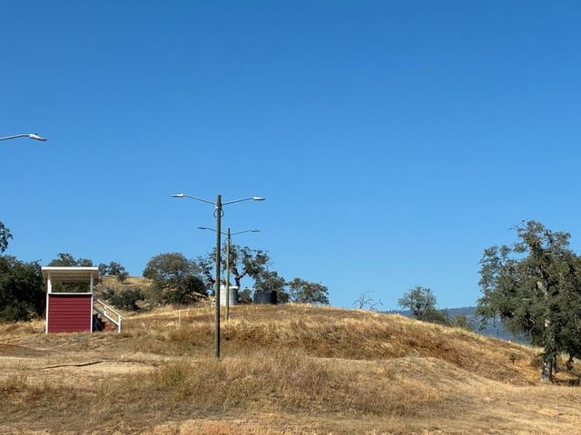 20146 Nicholas Road, Clovis, CA 93619