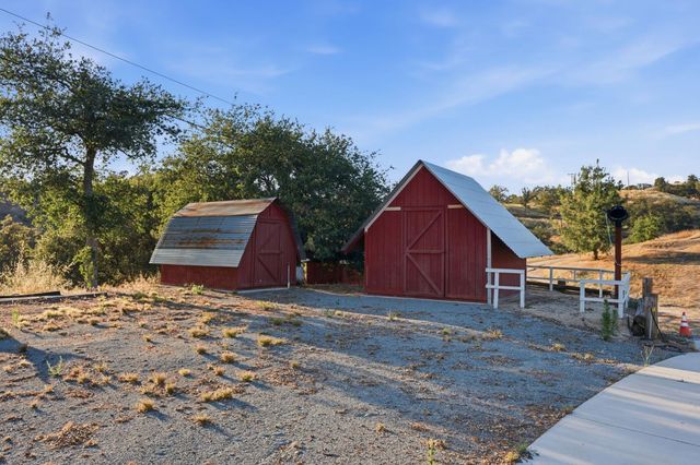 20146 Nicholas Road, Clovis, CA 93619