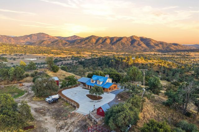 20146 Nicholas Road, Clovis, CA 93619
