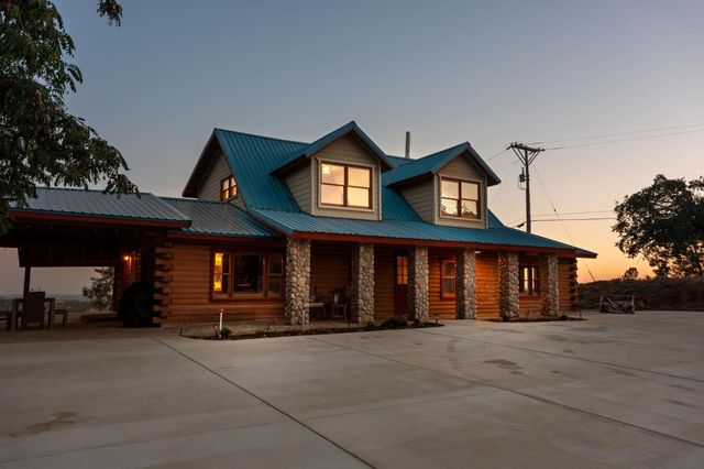 20146 Nicholas Road, Clovis, CA 93619