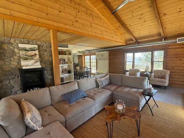 20146 Nicholas Road, Clovis, CA 93619