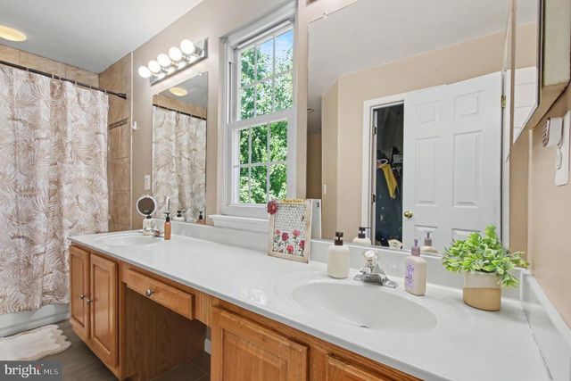 17649 HAMPSTEAD RIDGE CT, Dumfries, VA 22026