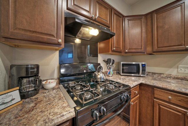 1004 Hyridge ST, Round Rock, TX 78664