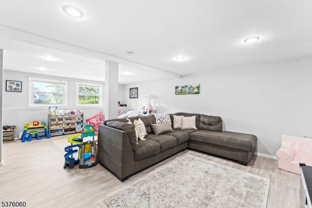 9 Green Apple Ct, Sparta Twp., NJ 07871