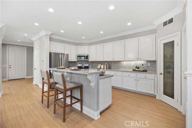 22 Apple Valley, Irvine, CA 92602