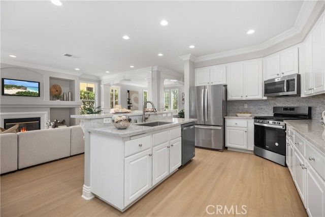 22 Apple Valley, Irvine, CA 92602