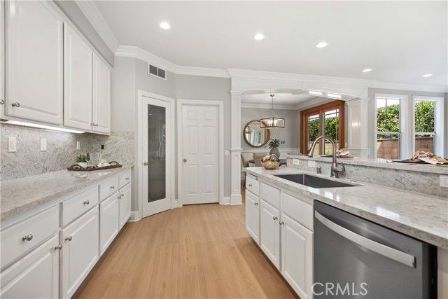 22 Apple Valley, Irvine, CA 92602