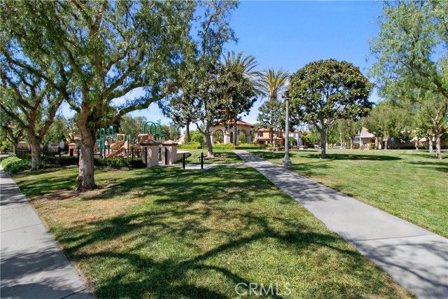 22 Apple Valley, Irvine, CA 92602