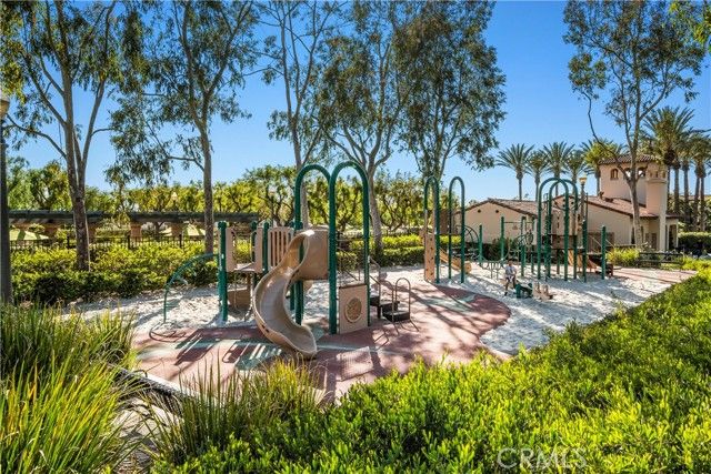 22 Apple Valley, Irvine, CA 92602