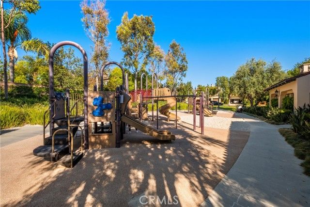 22 Apple Valley, Irvine, CA 92602