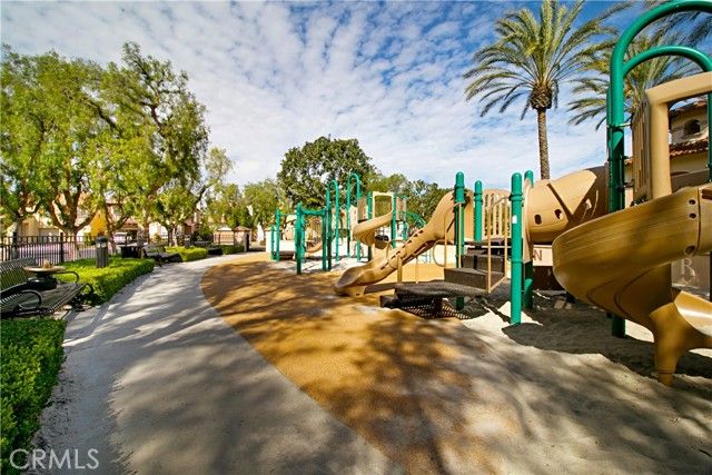 22 Apple Valley, Irvine, CA 92602