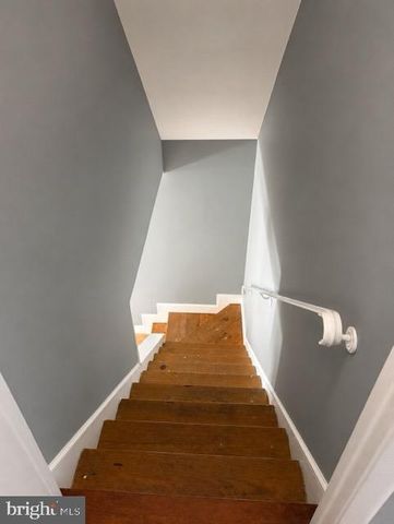 6818 YATARUBA DR, Baltimore, MD 21207