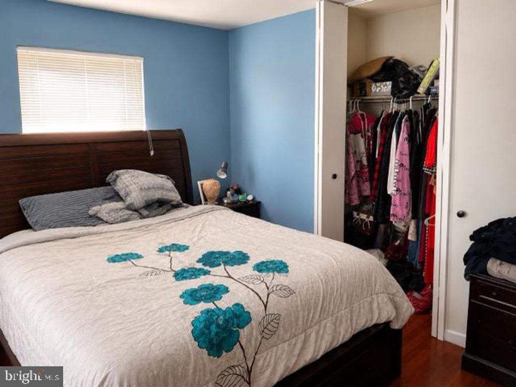 Image 11 of property listing at 6818 YATARUBA DR, Baltimore, MD 21207