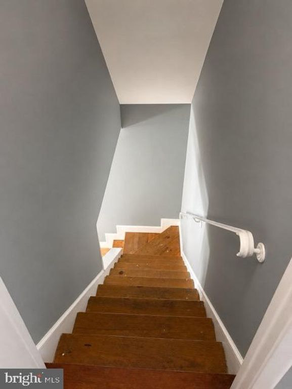 Image 13 of property listing at 6818 YATARUBA DR, Baltimore, MD 21207