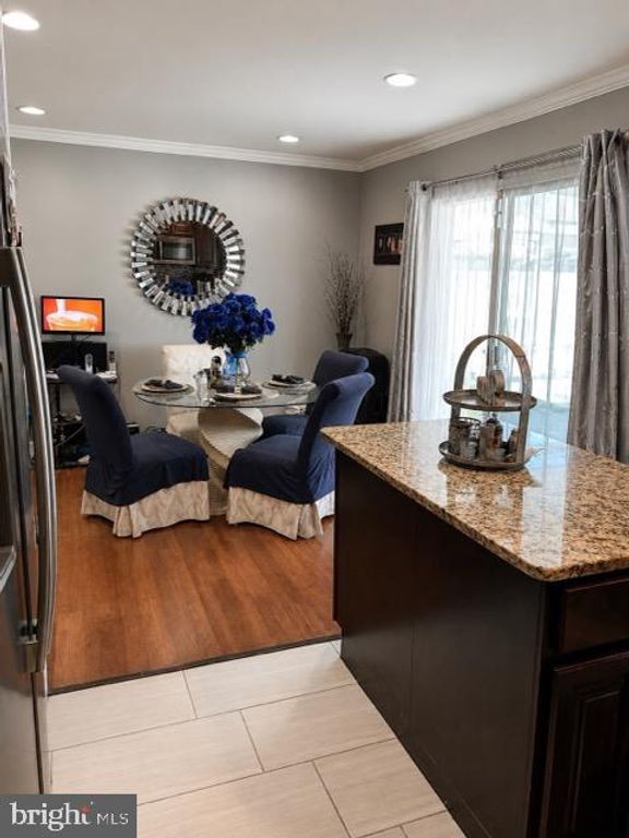 Image 3 of property listing at 6818 YATARUBA DR, Baltimore, MD 21207