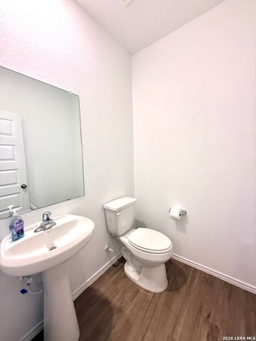 2512 Ayers, Seguin, TX 78155