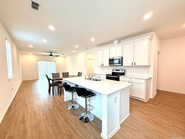 2512 Ayers, Seguin, TX 78155