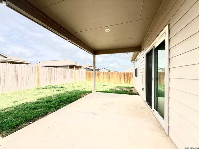 2512 Ayers, Seguin, TX 78155