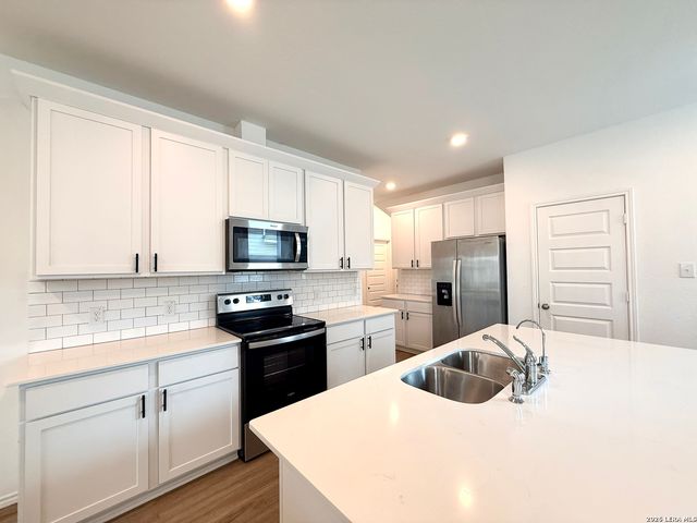 2512 Ayers, Seguin, TX 78155