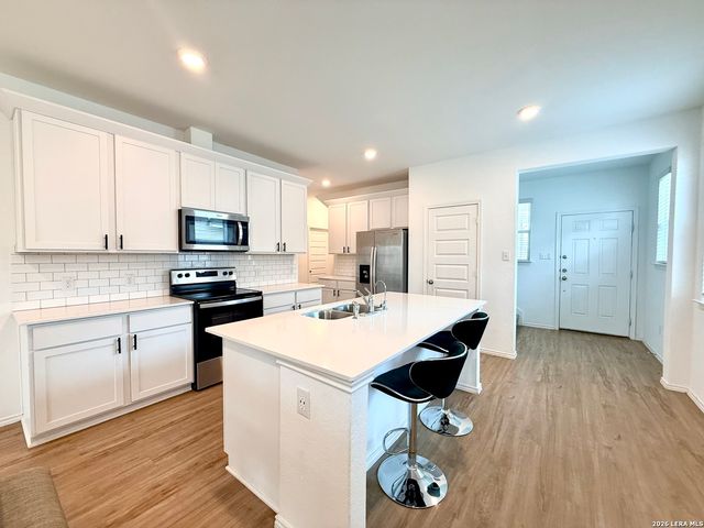 2512 Ayers, Seguin, TX 78155