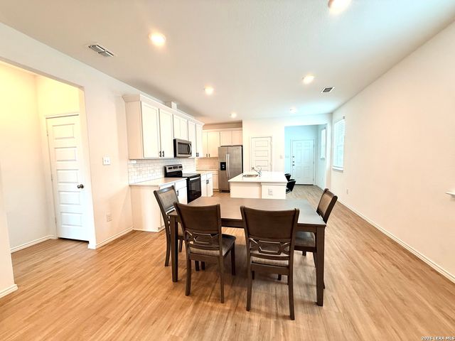 2512 Ayers, Seguin, TX 78155