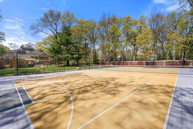 10 Hart Place, Dix Hills, NY 11746