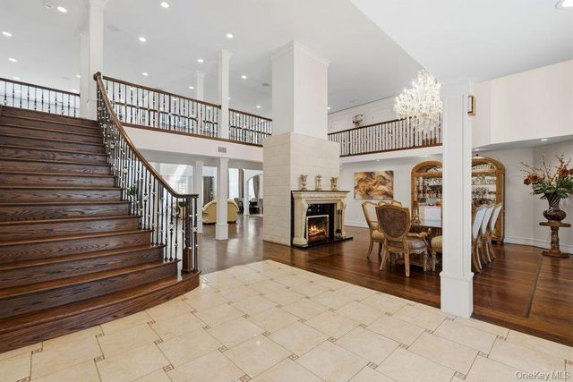 10 Hart Place, Dix Hills, NY 11746
