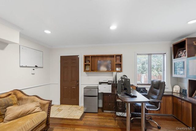 10 Hart Place, Dix Hills, NY 11746