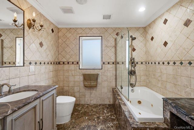 10 Hart Place, Dix Hills, NY 11746