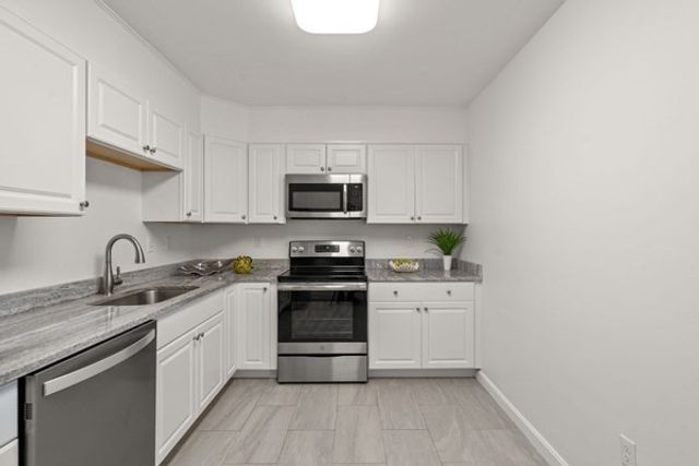 20 Hammond Pond Pkwy 302, Newton, MA 02459