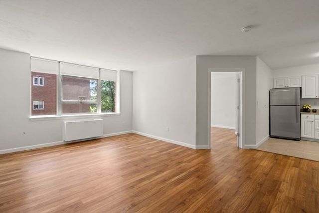 20 Hammond Pond Pkwy 302, Newton, MA 02459