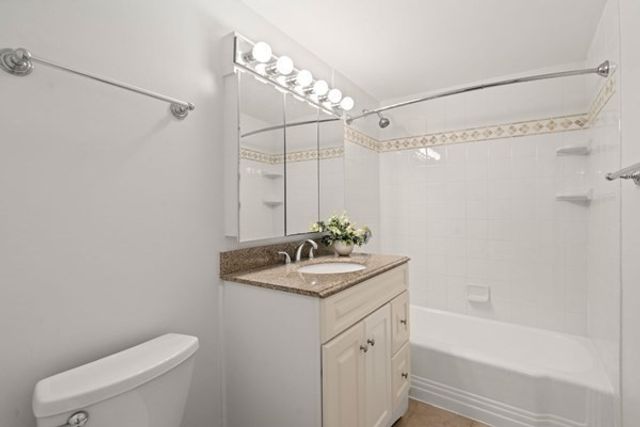 20 Hammond Pond Pkwy 302, Newton, MA 02459