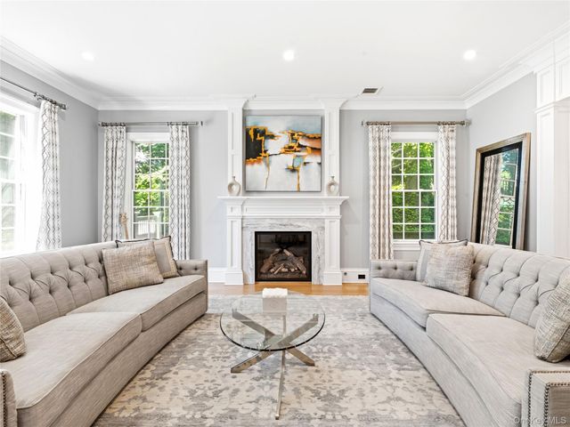 55 Plymouth Road, Manhasset, NY 11030