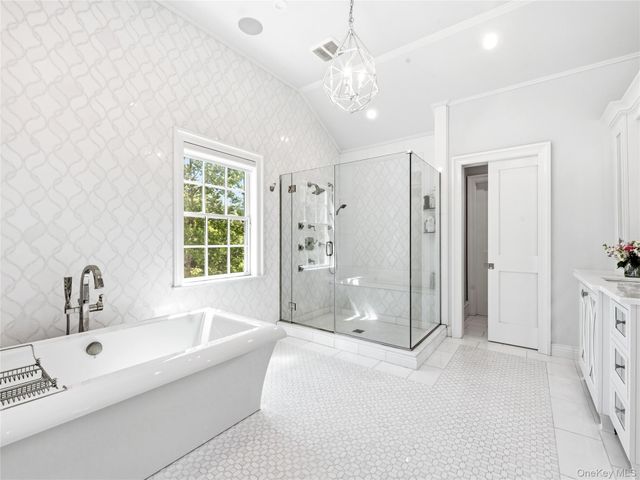 55 Plymouth Road, Manhasset, NY 11030
