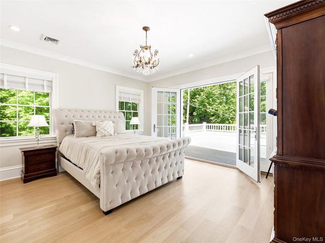 55 Plymouth Road, Manhasset, NY 11030