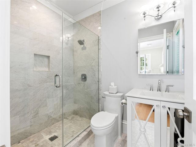 55 Plymouth Road, Manhasset, NY 11030