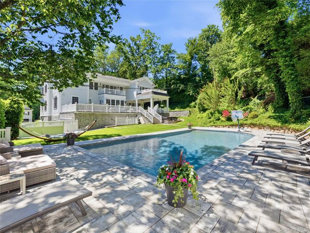 55 Plymouth Road, Manhasset, NY 11030