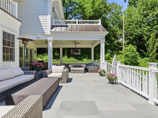 55 Plymouth Road, Manhasset, NY 11030